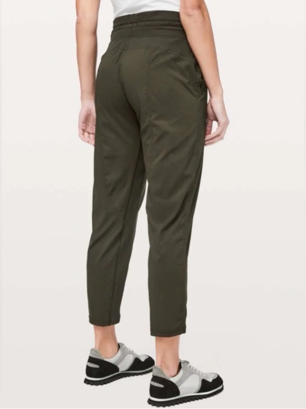 Lululemon Dance‎ Studio Crop 25